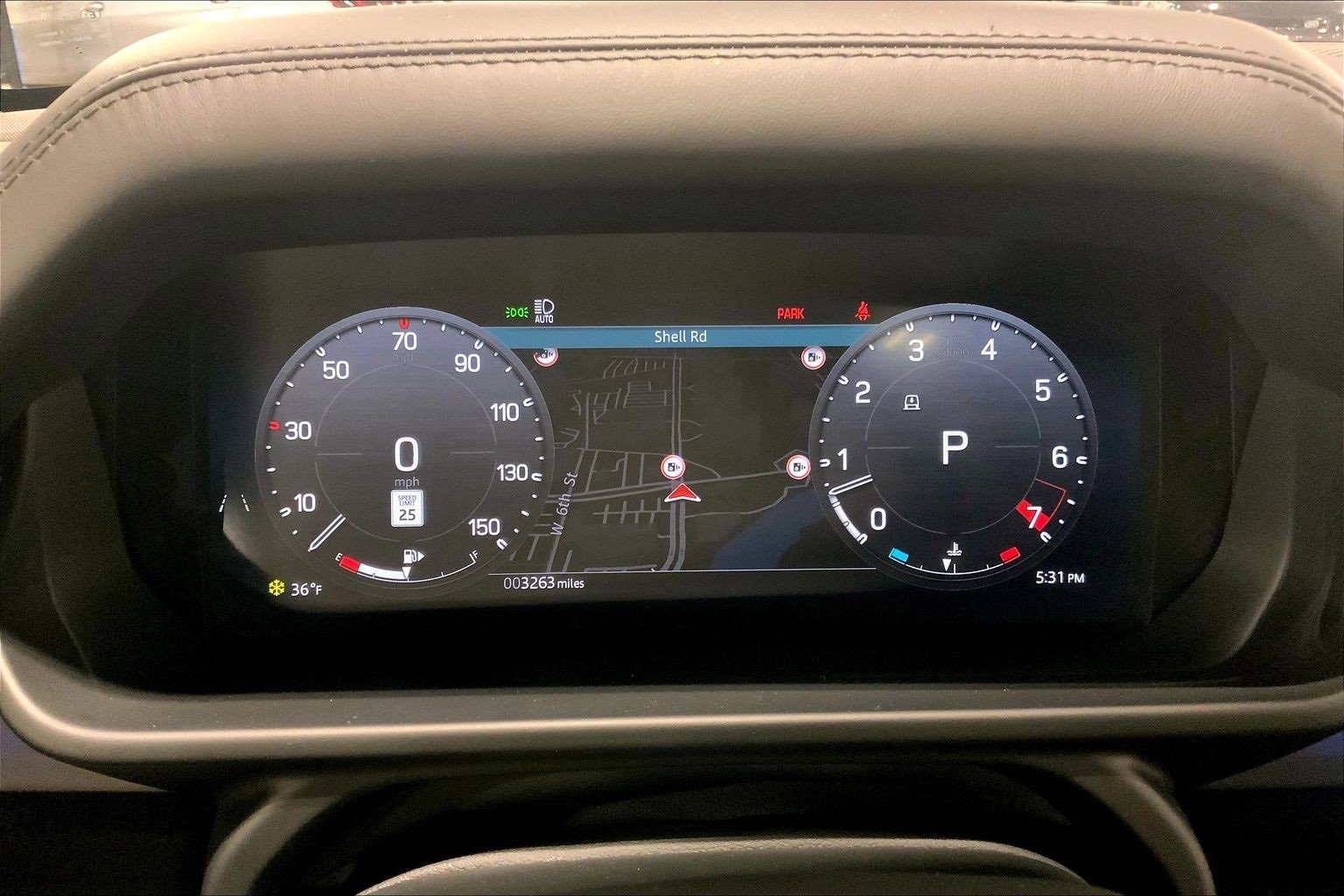 Used 2025 Land Rover Defender 130 X-Dynamic SE image 25