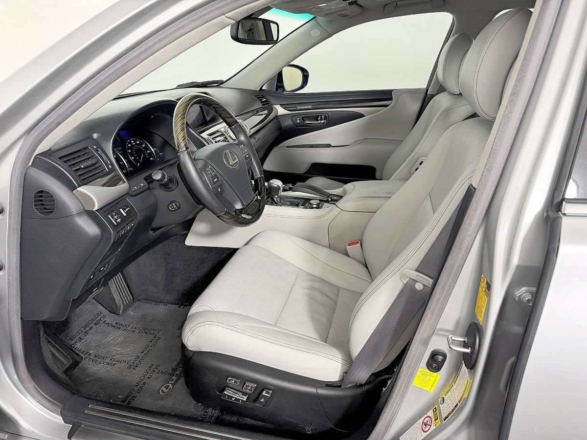Used 2014 Lexus LS 460 w/ Comfort Package RWD image 37
