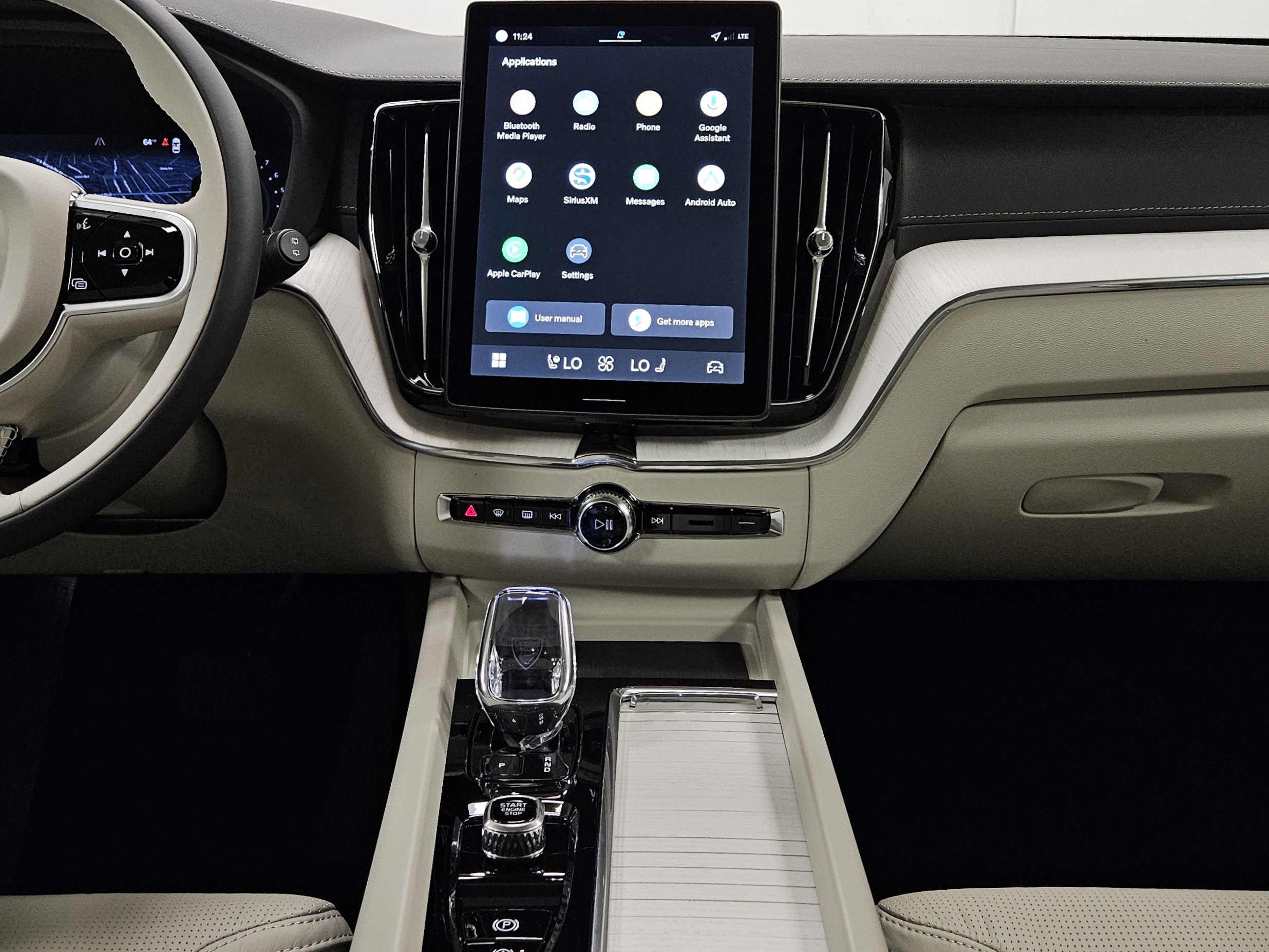 New 2026 Volvo XC60 B5 Ultra w/ Climate Package image 16