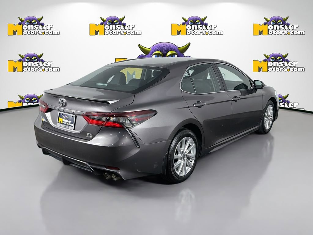 Used 2023 Toyota Camry SE image 5