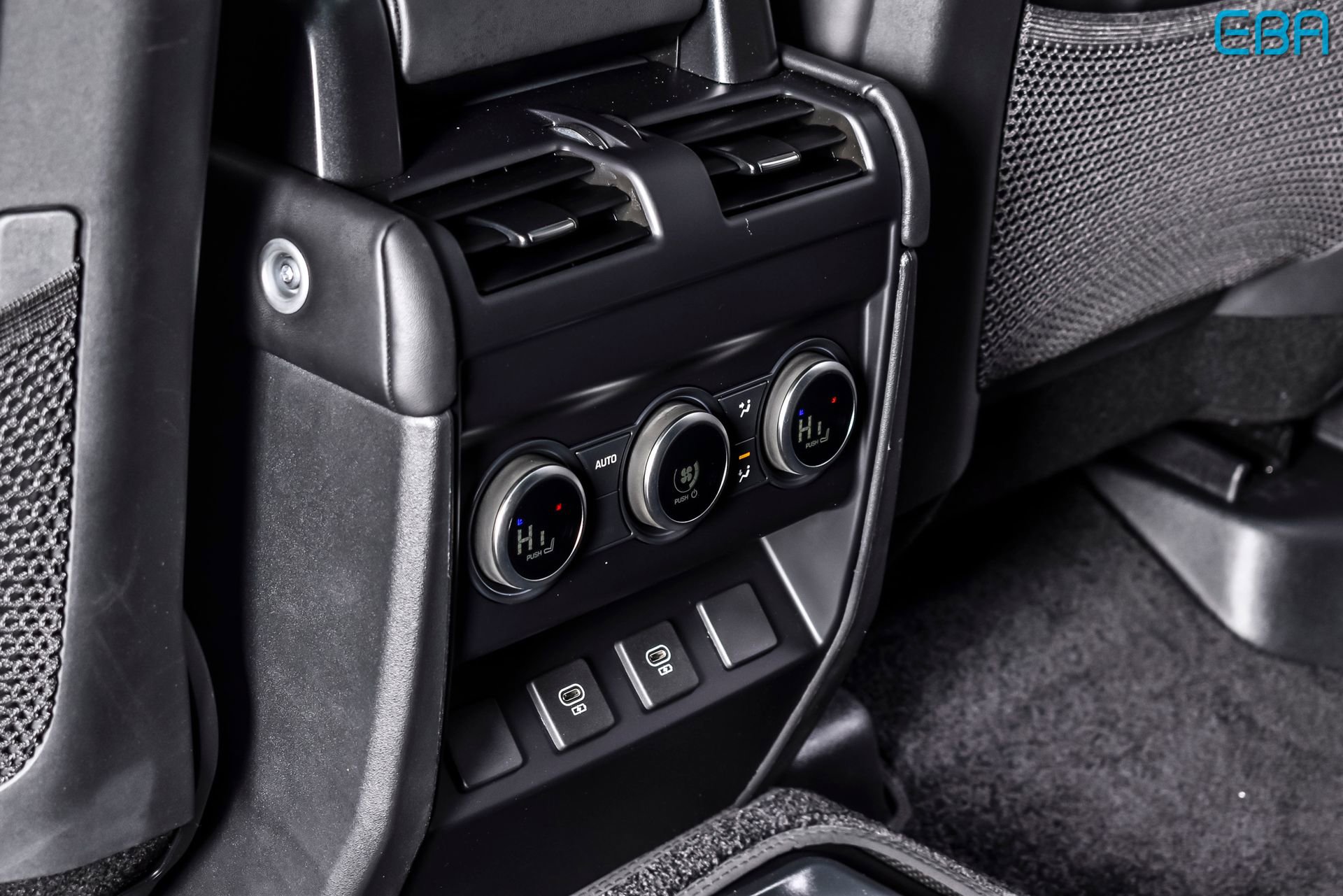 Used 2025 Land Rover Defender 130 X-Dynamic SE image 22