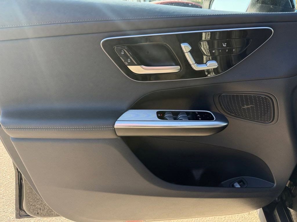 Used 2024 Mercedes-Benz GLC 300 image 11