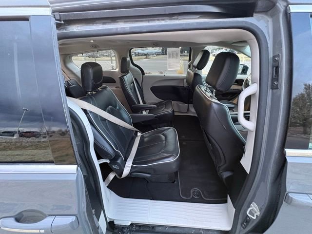 Used 2023 Chrysler Pacifica Limited image 28