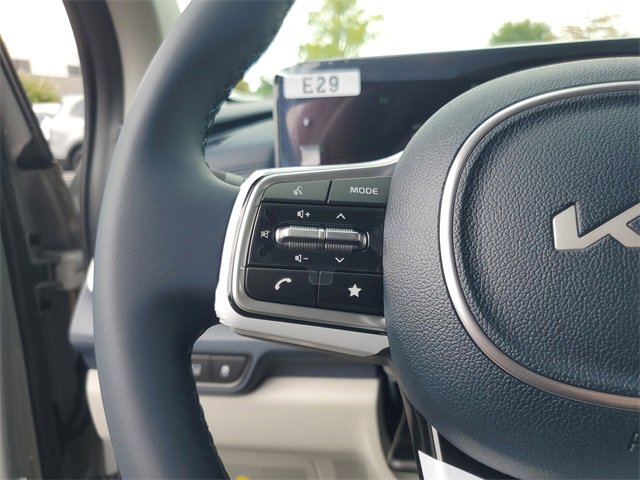 New 2026 Kia Carnival EX image 17