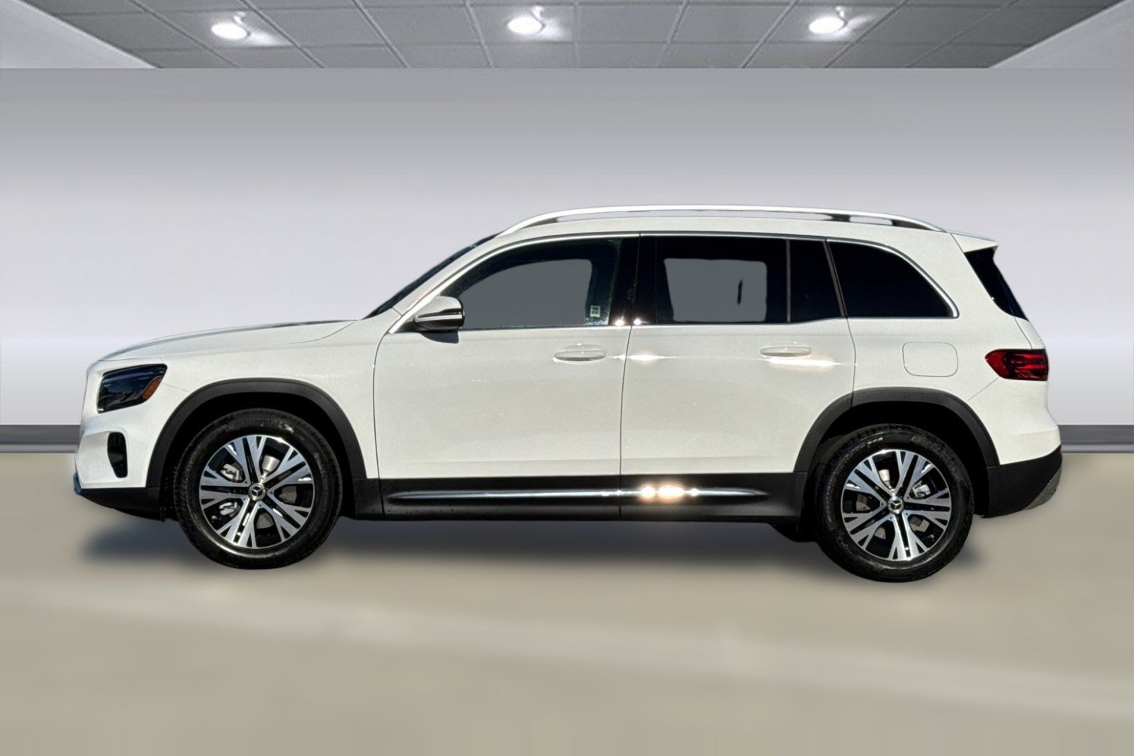 New 2026 Mercedes-Benz GLB 250 image 2