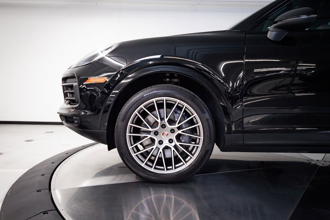 Certified 2023 Porsche Cayenne Platinum Edition image 11