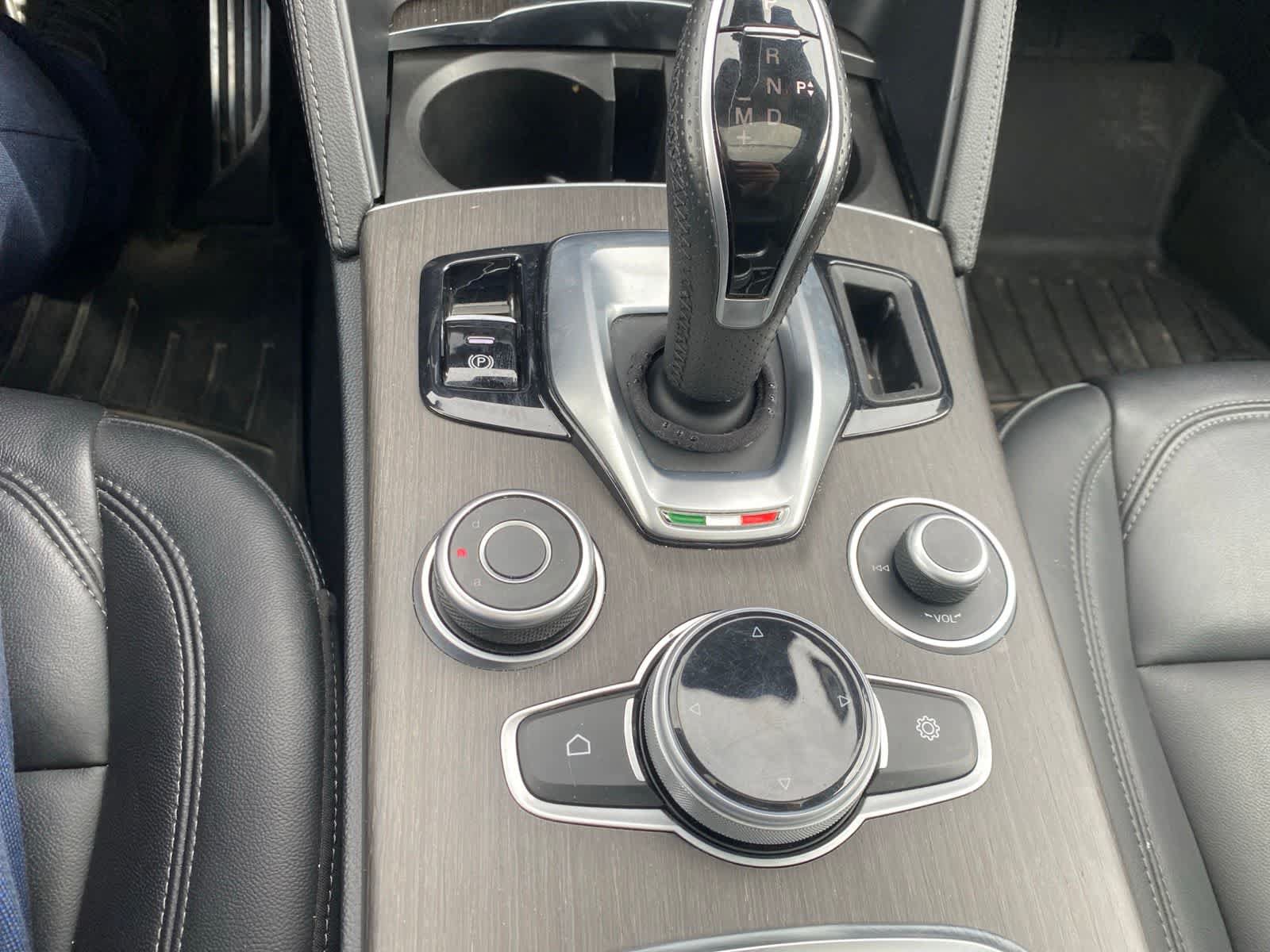 Used 2022 Alfa Romeo Stelvio Ti AWD/4WD image 17