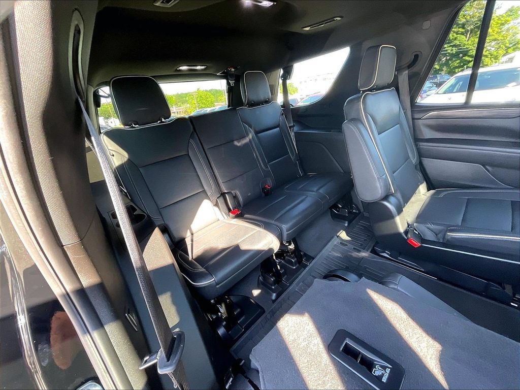 Used 2023 GMC Yukon SLT w/ SLT Premium Package AWD/4WD image 17