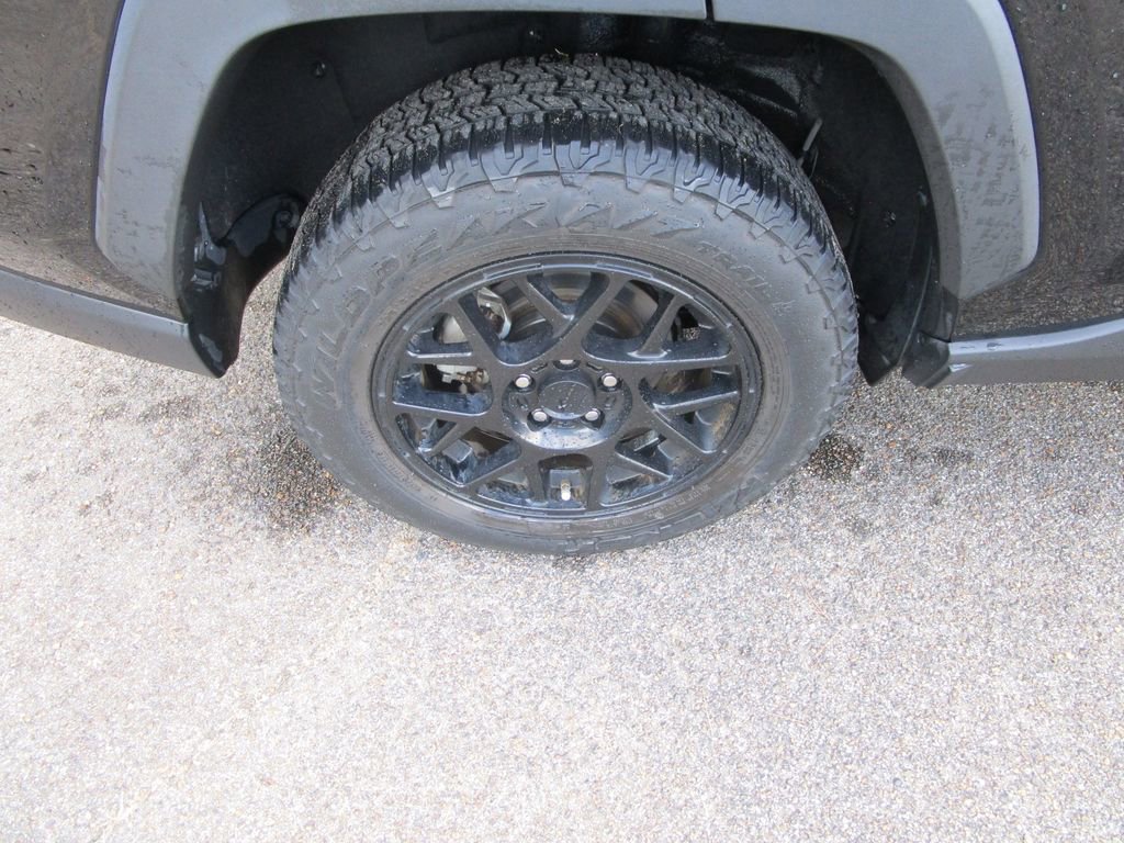 Used 2022 Toyota RAV4 XLE image 12