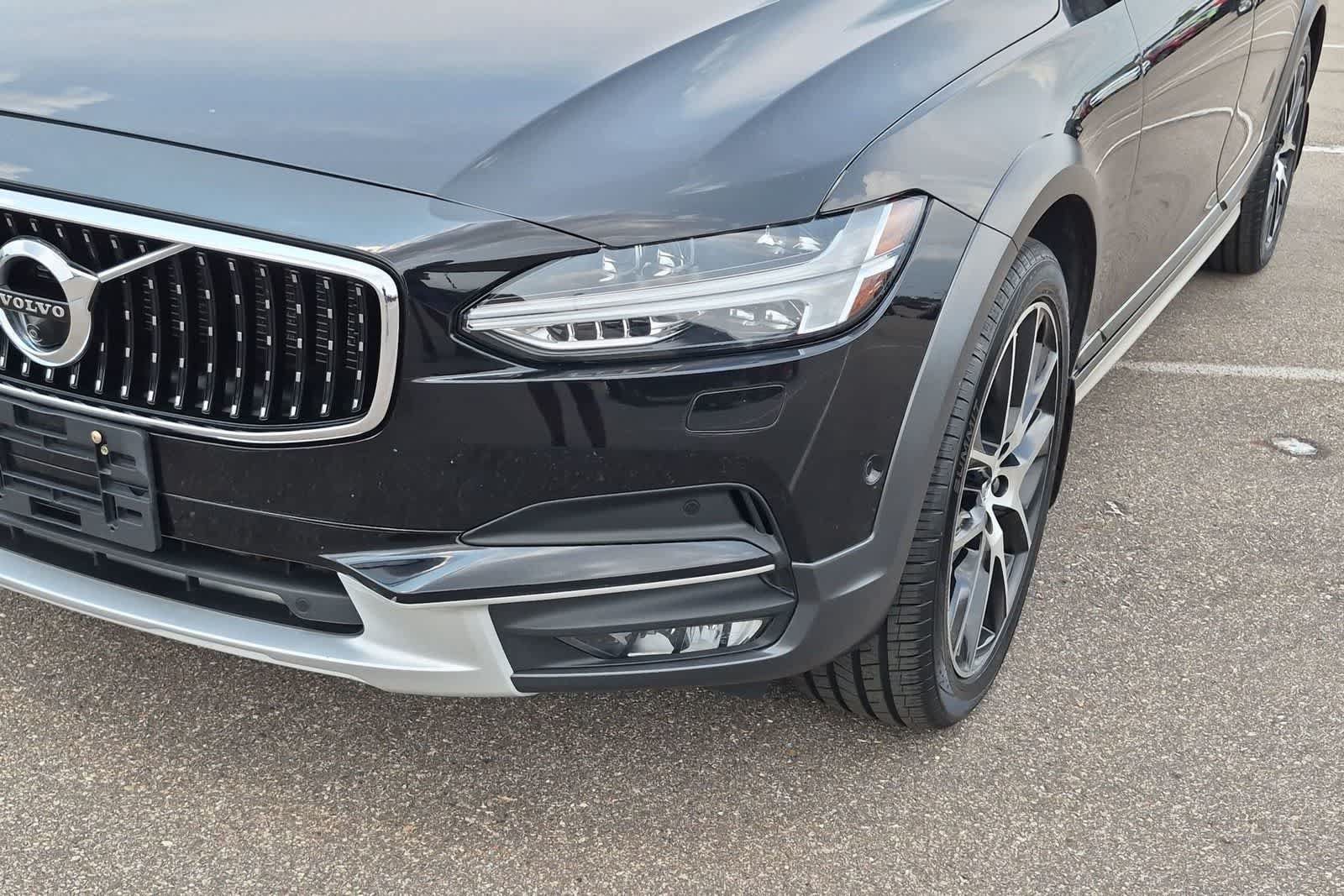 Used 2019 Volvo V90 T6 Cross Country AWD/4WD image 10