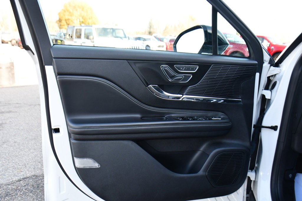 Used 2022 Lincoln Corsair Reserve w/ Elements Package image 23