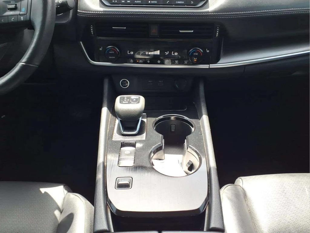 Used 2022 Nissan Rogue SV w/ SV Premium Package FWD image 11