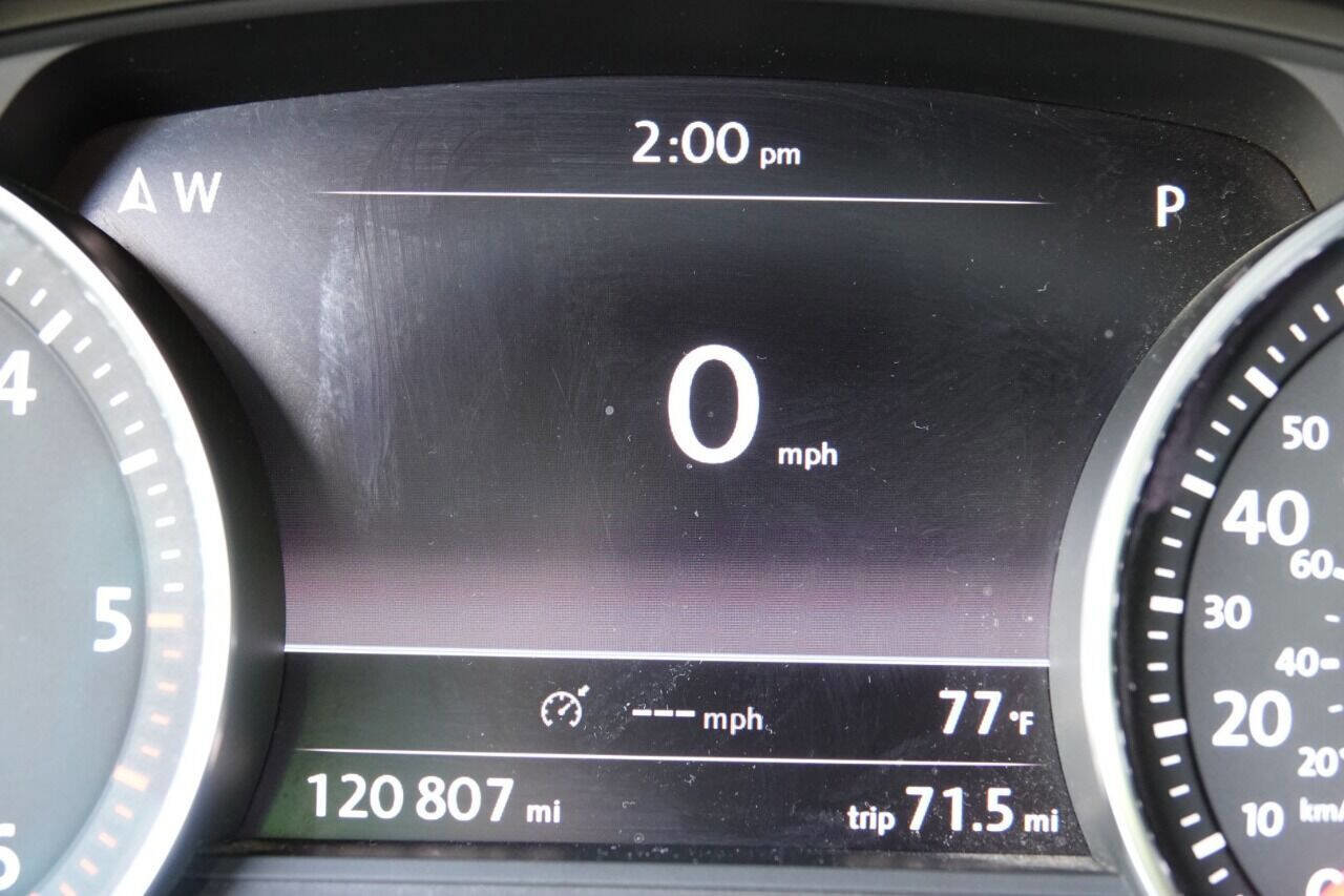 Used 2012 Volkswagen Touareg Sport image 51