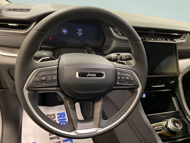 Used 2023 Jeep Grand Cherokee Limited AWD/4WD image 16