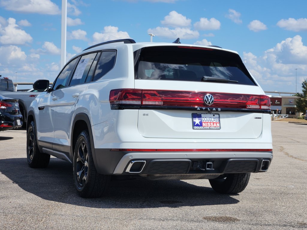 Used 2025 Volkswagen Atlas Peak Edition SE AWD/4WD image 4