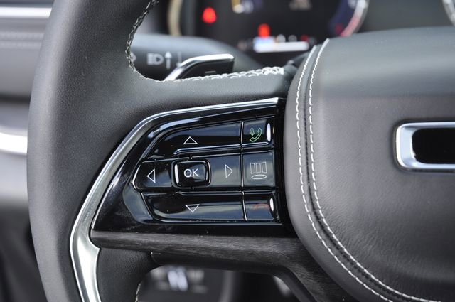 Used 2024 Jeep Grand Cherokee Overland w/ Luxury Tech Group IV image 24