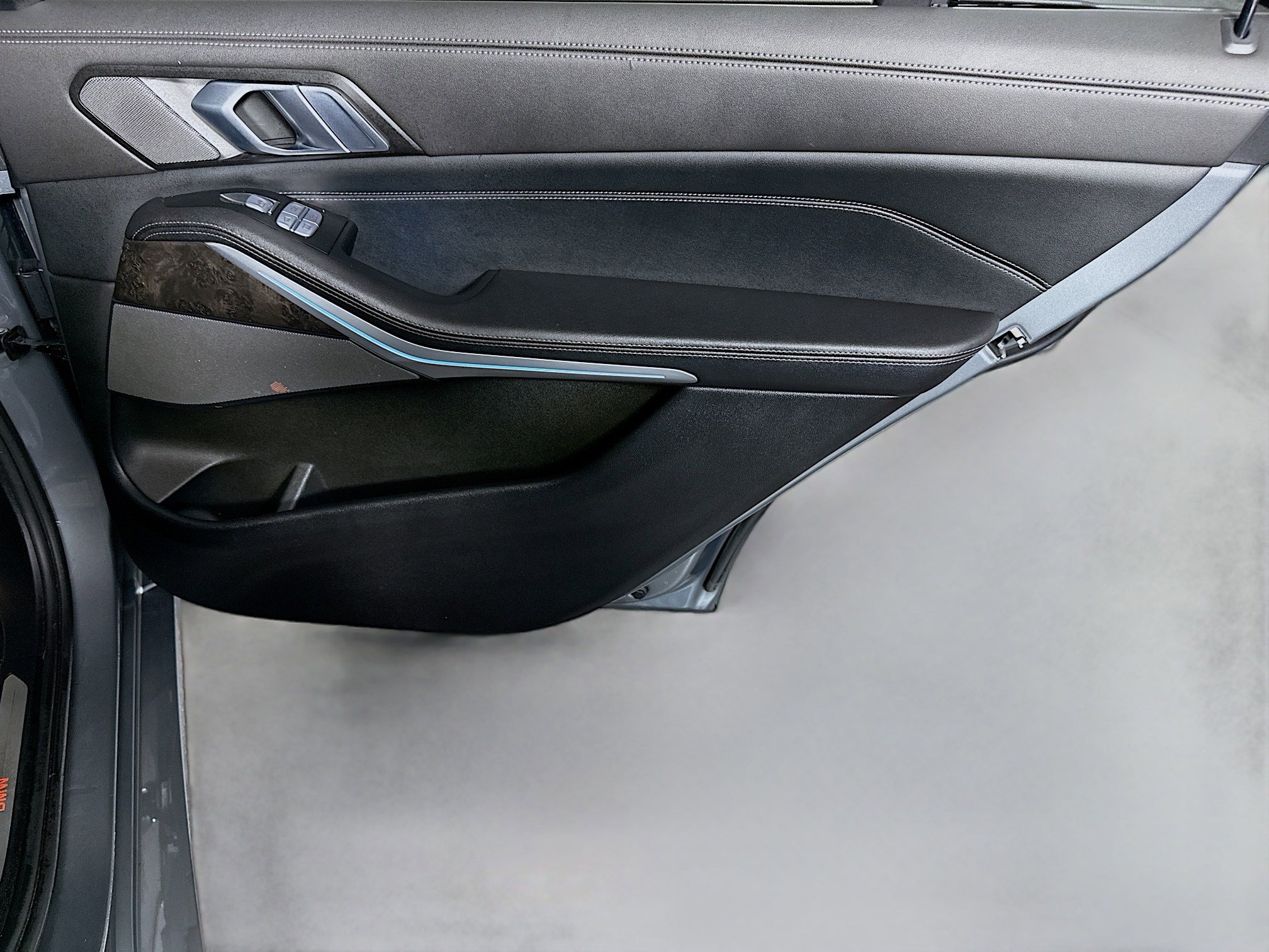 Used 2023 BMW X7 xDrive40i w/ Premium Package image 28