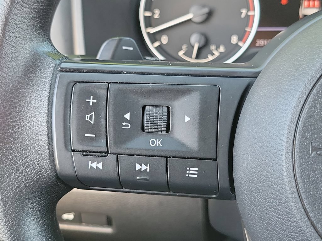 Used 2024 Nissan Rogue SV AWD/4WD image 5