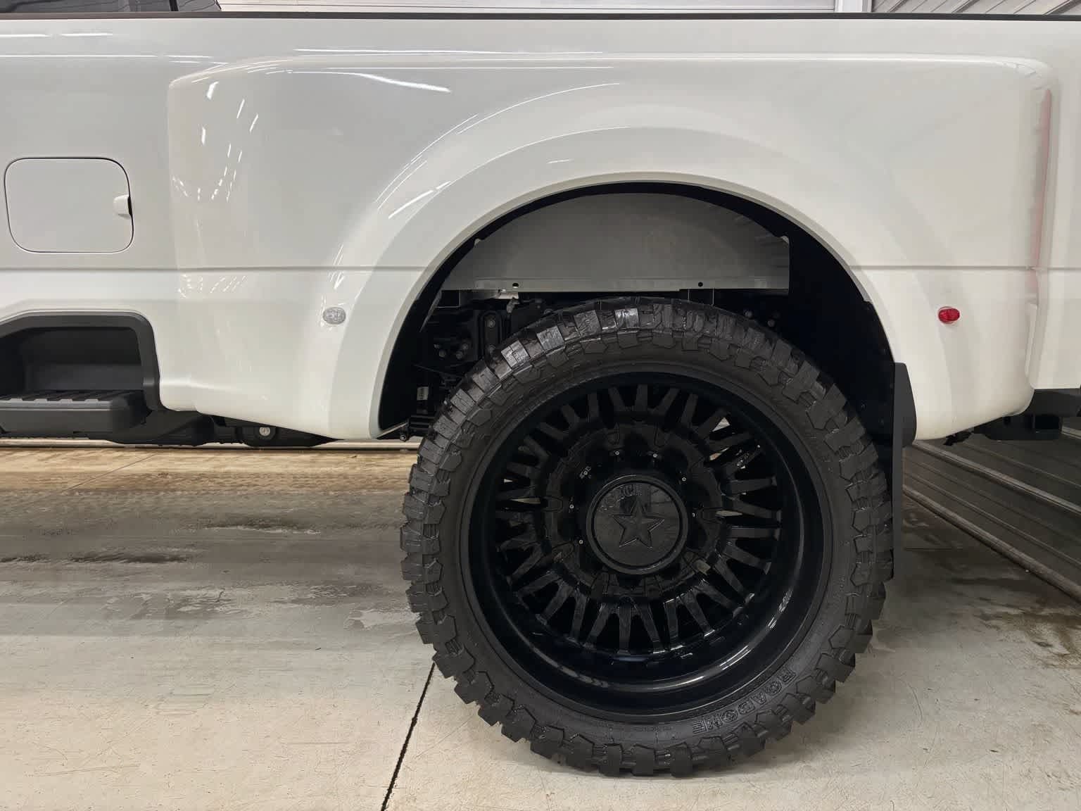 Used 2025 Ford F450 Platinum AWD/4WD image 6