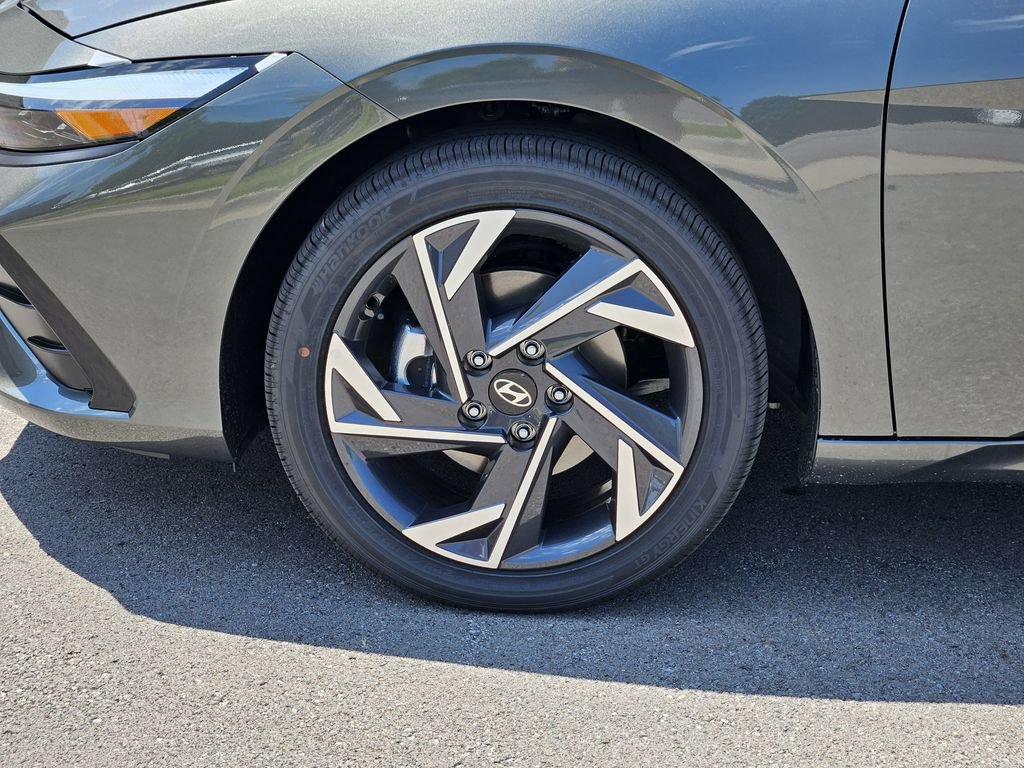 New 2026 Hyundai Elantra Limited FWD image 12