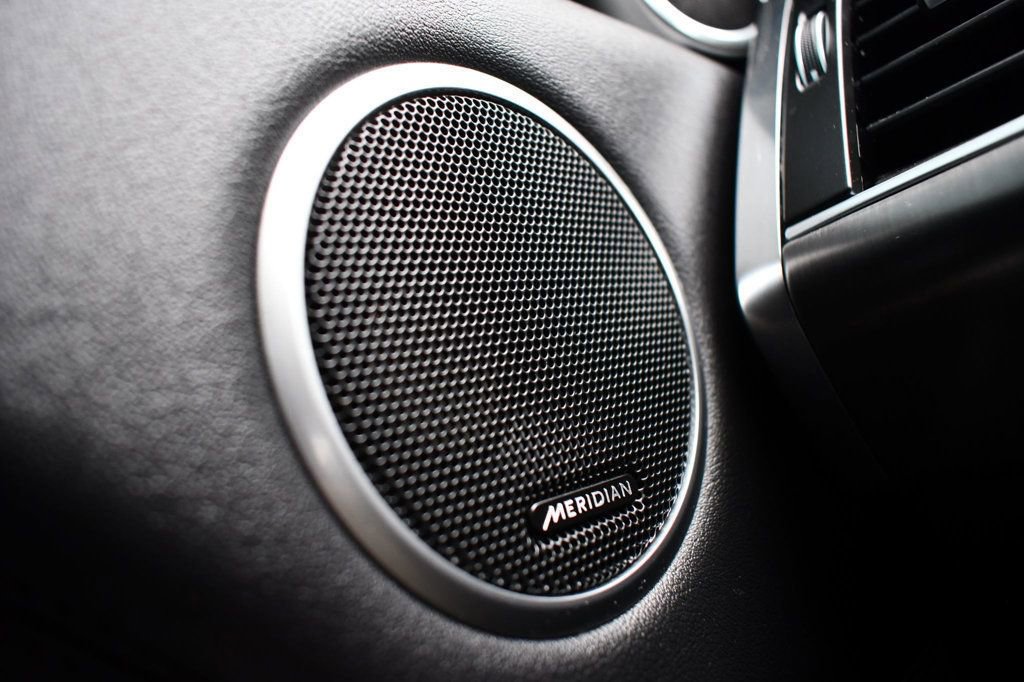 Used 2020 Land Rover Range Rover Sport SE image 40