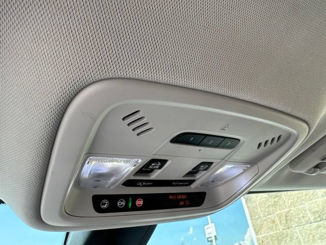 Used 2020 Chevrolet Traverse LT w/ LT Premium Package AWD/4WD image 26