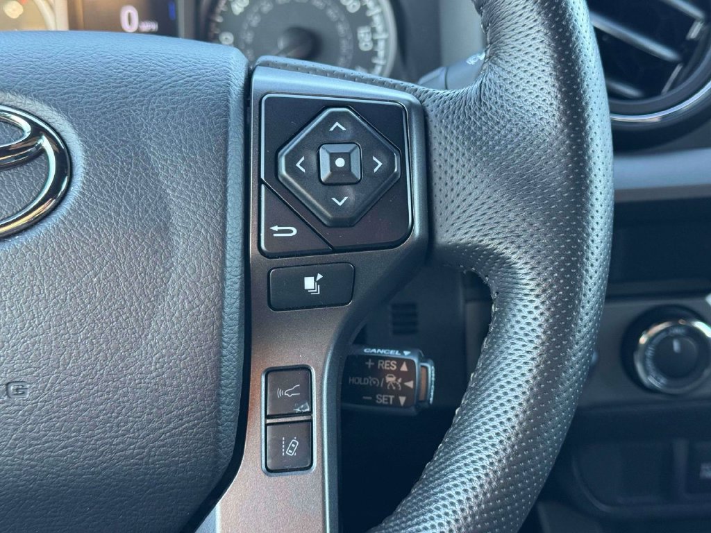 Used 2022 Toyota Tacoma TRD Off-Road AWD/4WD image 23