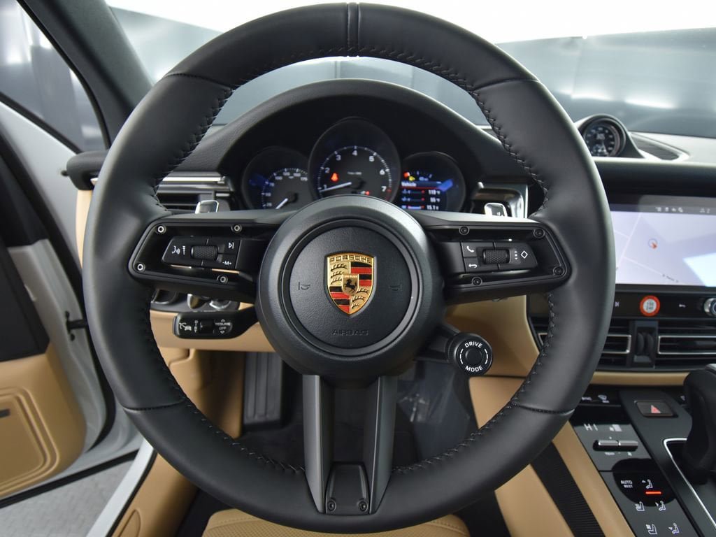 Used 2026 Porsche Macan AWD/4WD image 19