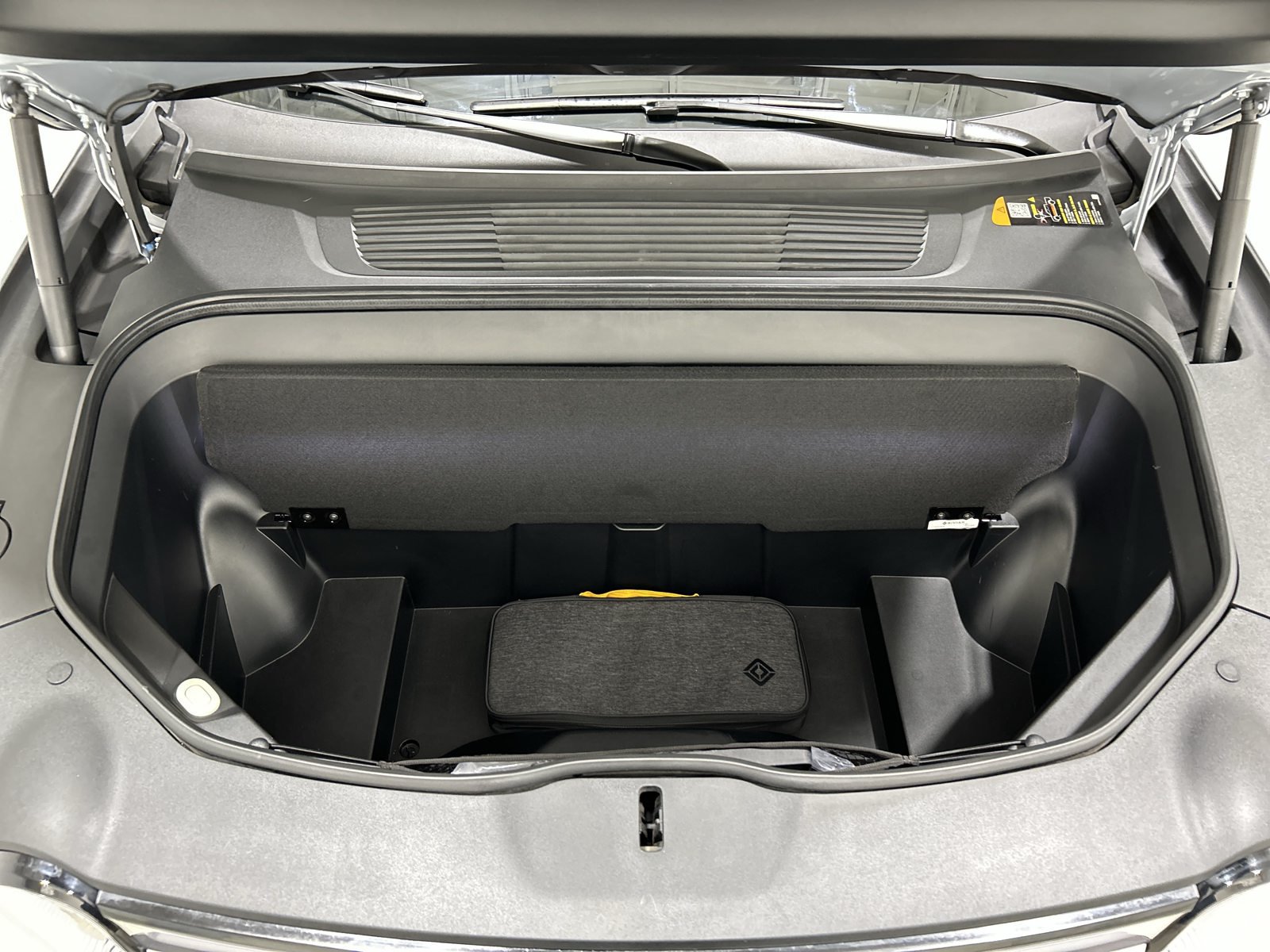 Used 2024 Rivian R1T Adventure Dual AWD/4WD image 14