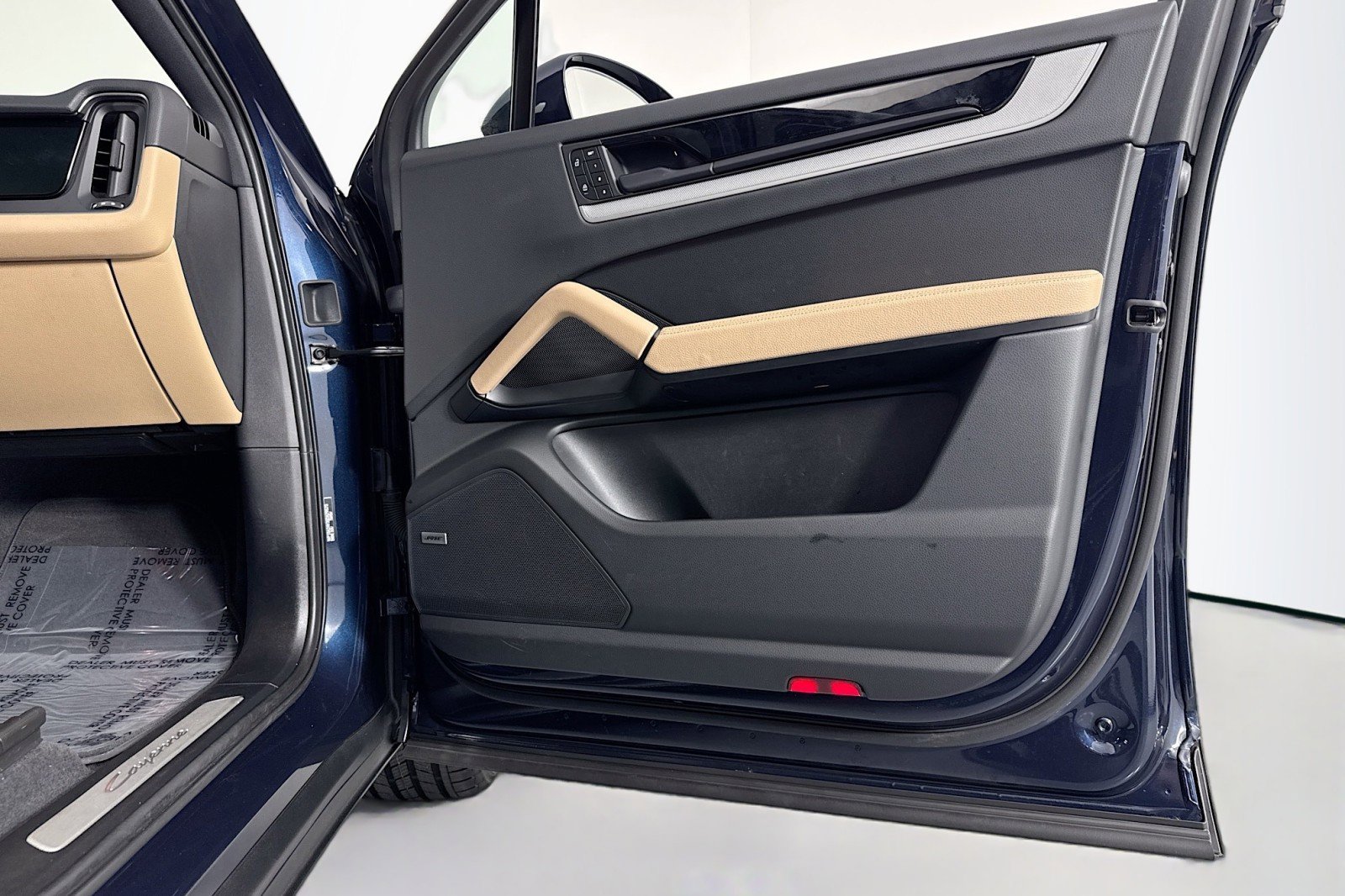 Used 2025 Porsche Cayenne Coupe image 23