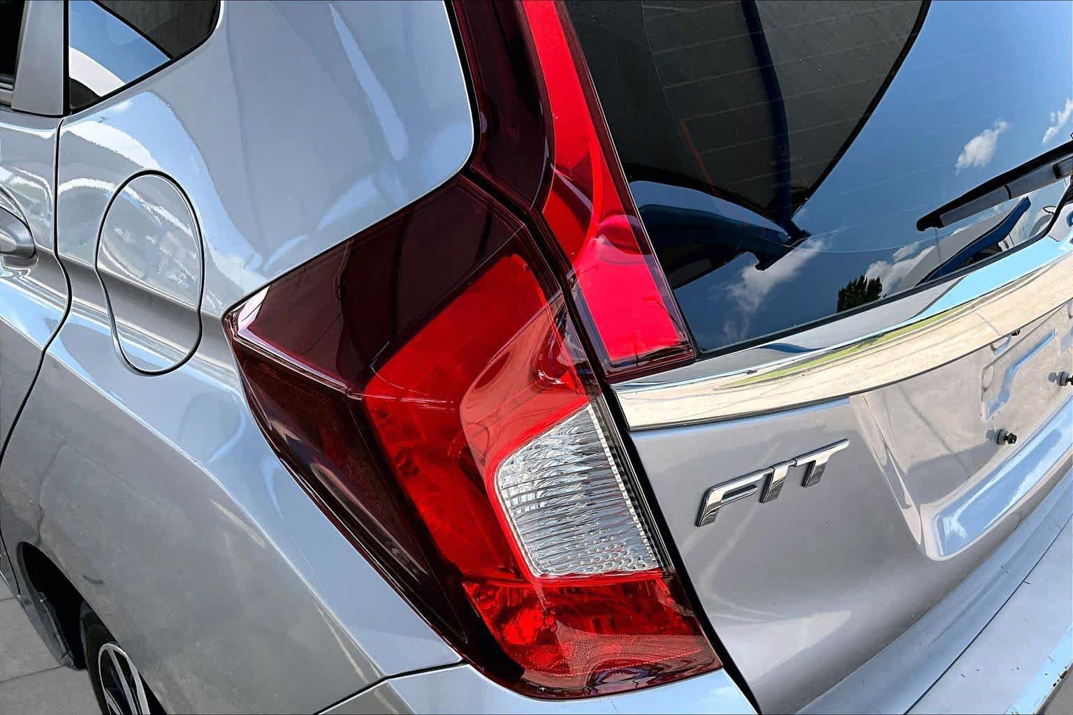 Used 2018 Honda Fit EX image 28