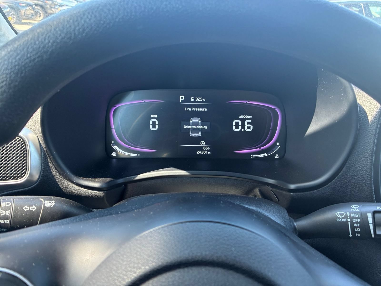 Used 2025 Kia Soul LX w/ LX Technology Package FWD image 29