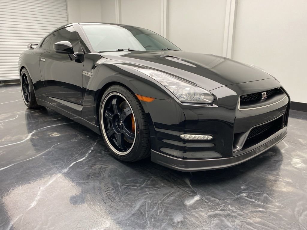 Used 2013 Nissan GT-R AWD/4WD image 4
