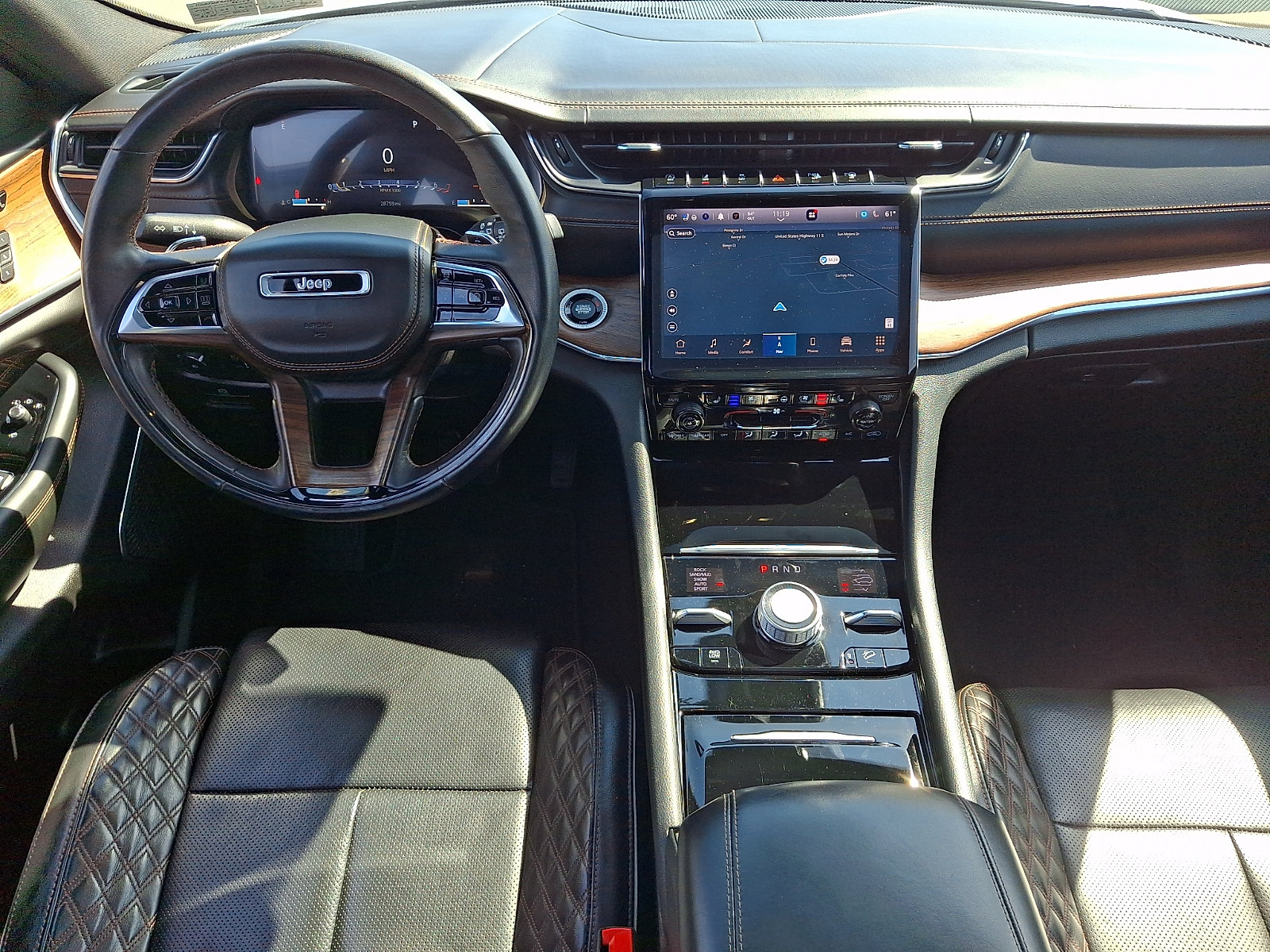 Used 2023 Jeep Grand Cherokee Summit AWD/4WD image 10
