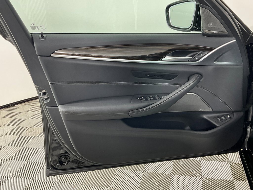 Used 2023 BMW 530e image 18