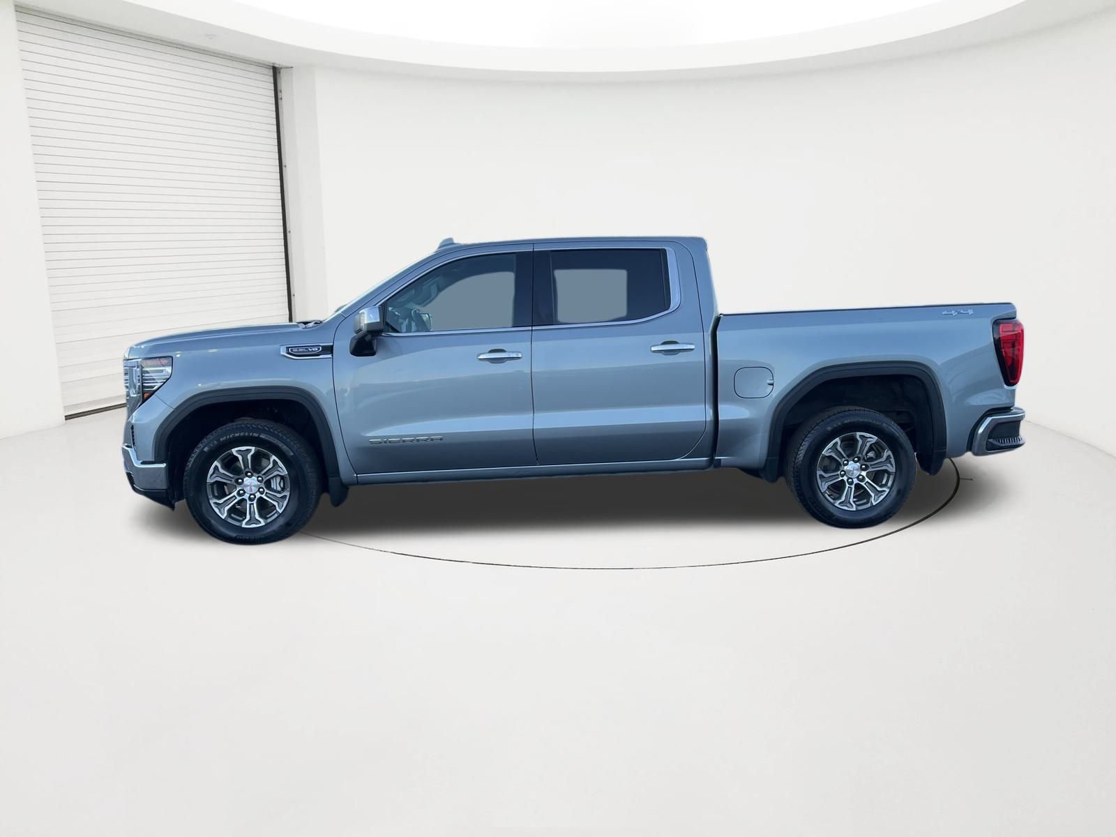 Certified 2025 GMC Sierra 1500 SLT image 2