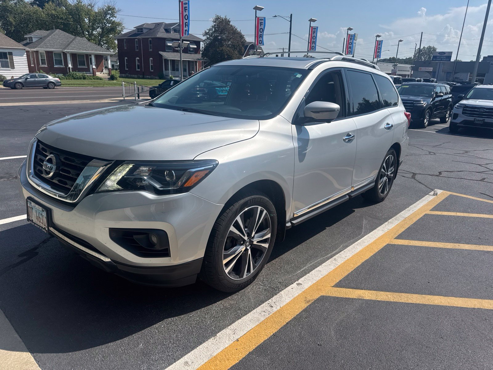 Used 2017 Nissan Pathfinder Platinum AWD/4WD image 2