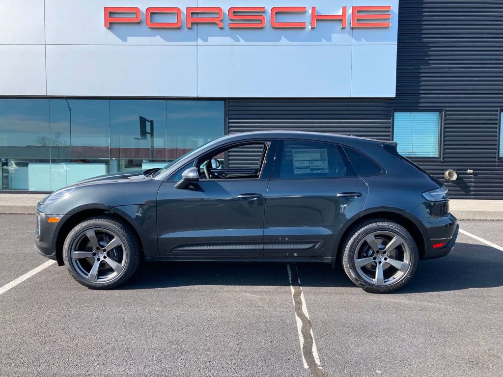 Certified 2025 Porsche Macan video 2