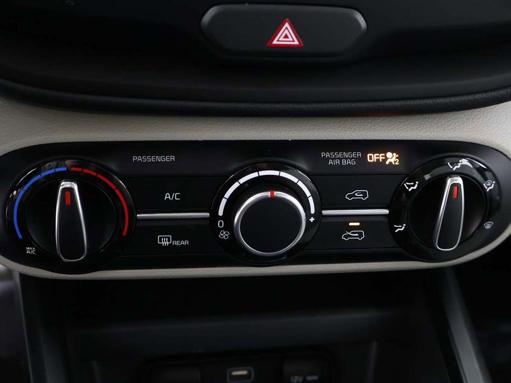 Used 2025 Kia Soul LX w/ LX Technology Package image 44