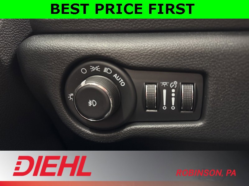 New 2026 Chrysler Pacifica Select image 28