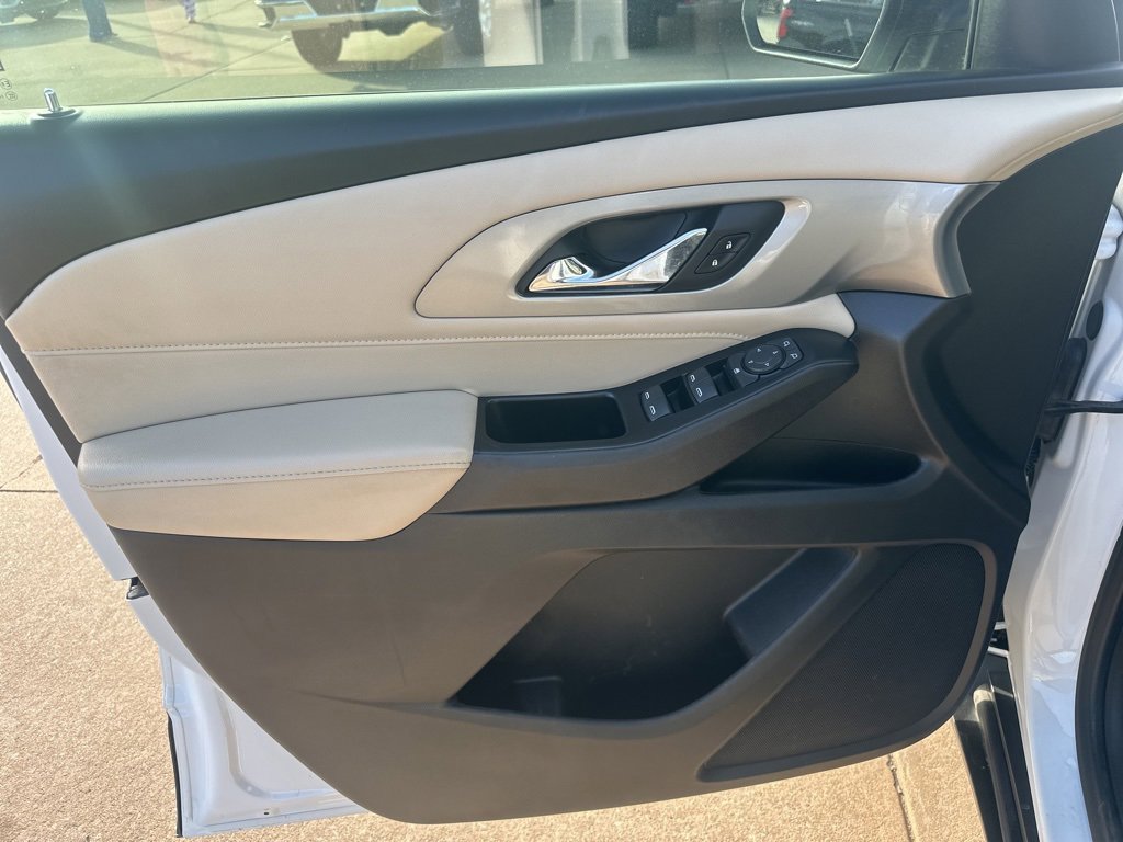 Used 2022 Chevrolet Traverse LS w/ Midnight/Sport Edition image 9