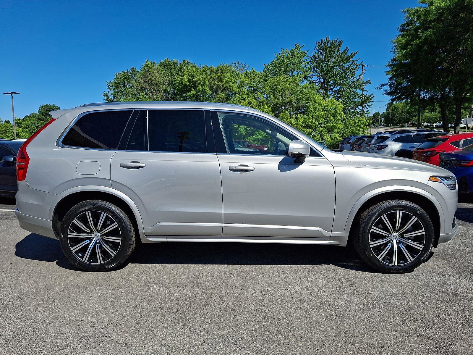 Used 2023 Volvo XC90 B5 Core w/ Climate Package AWD/4WD image 7