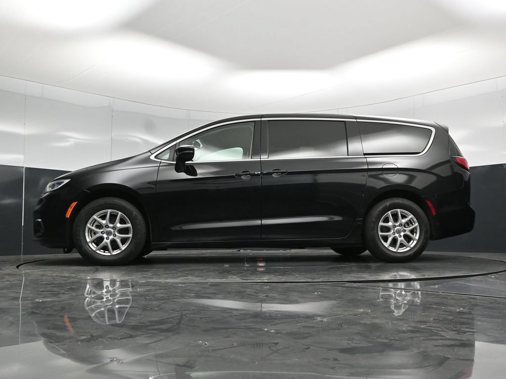 Used 2024 Chrysler Pacifica Touring-L FWD image 60