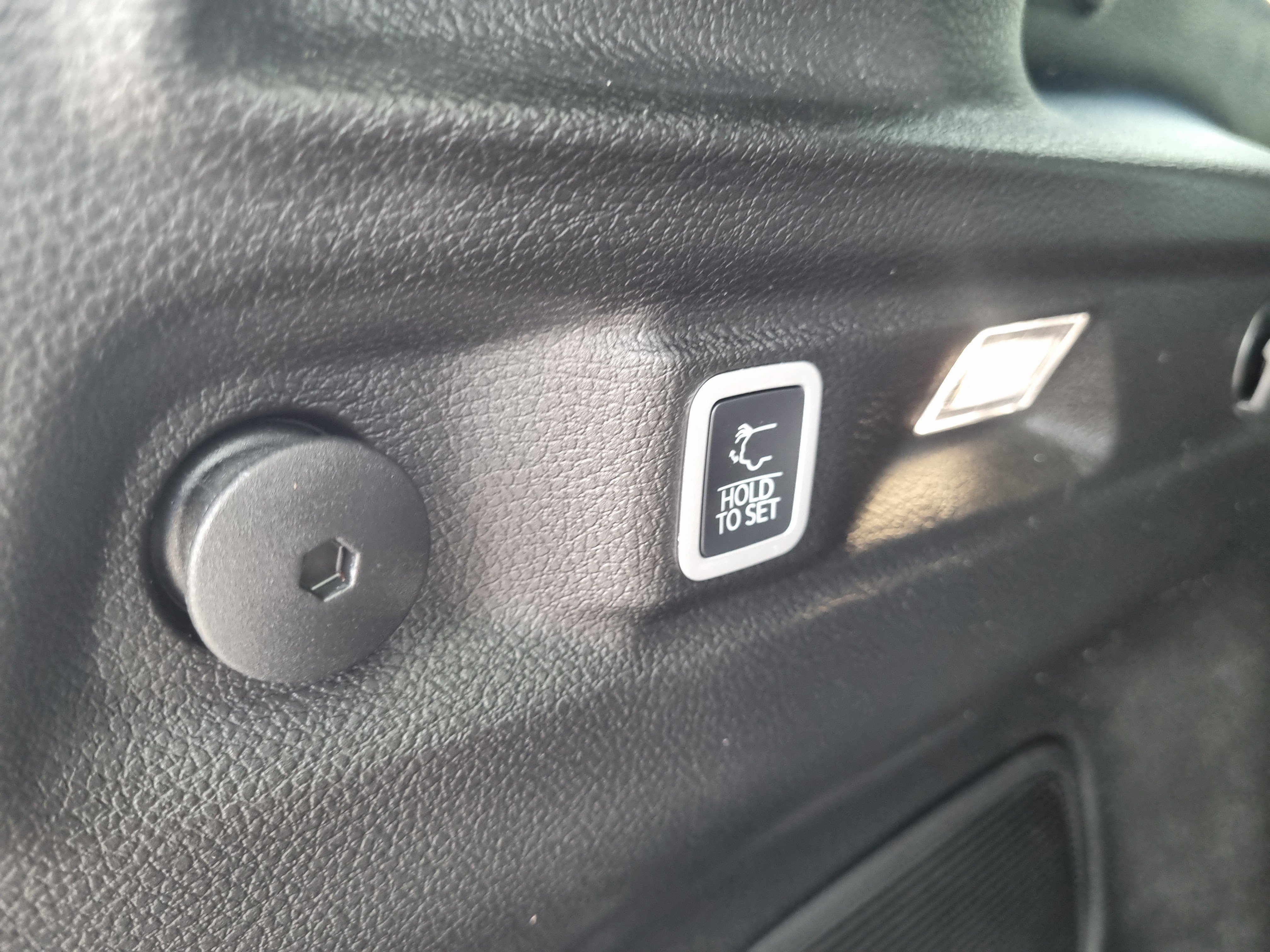 Used 2026 Jeep Grand Cherokee L Limited w/ Limited Altitude Package RWD image 9