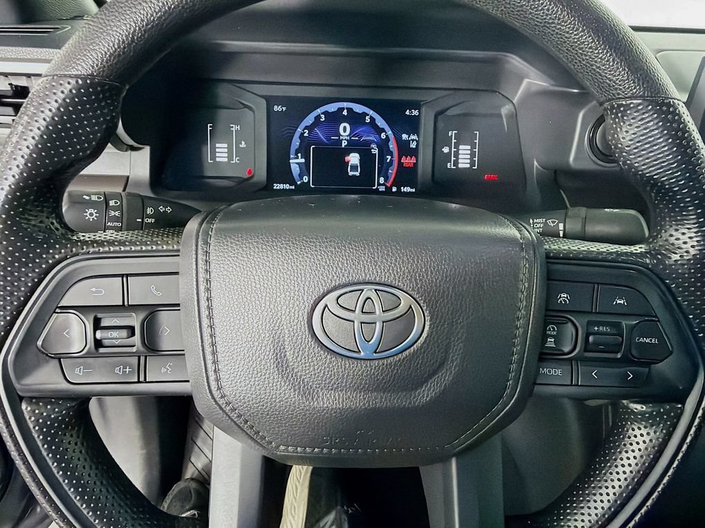 Used 2025 Toyota Tacoma SR5 AWD/4WD image 16