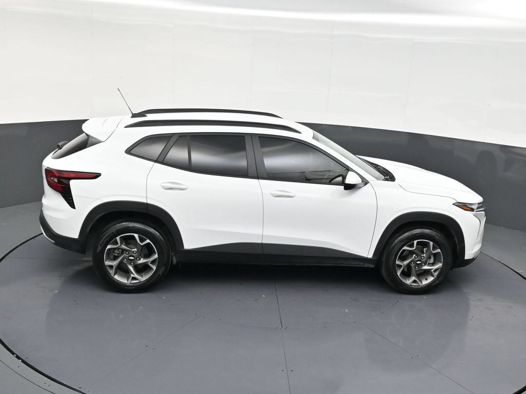Used 2024 Chevrolet Trax LT FWD image 14