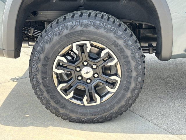 New 2026 Chevrolet Silverado 1500 ZR2 w/ LPO, Dark Essentials Package image 17