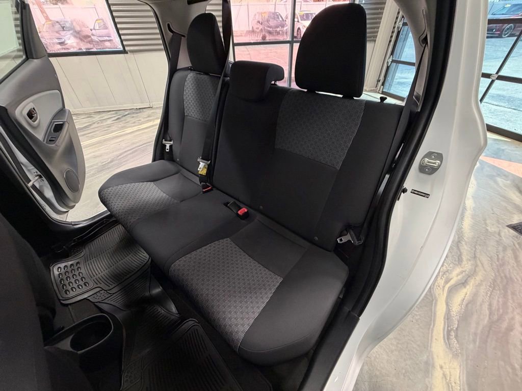 Used 2017 Toyota Yaris L image 6