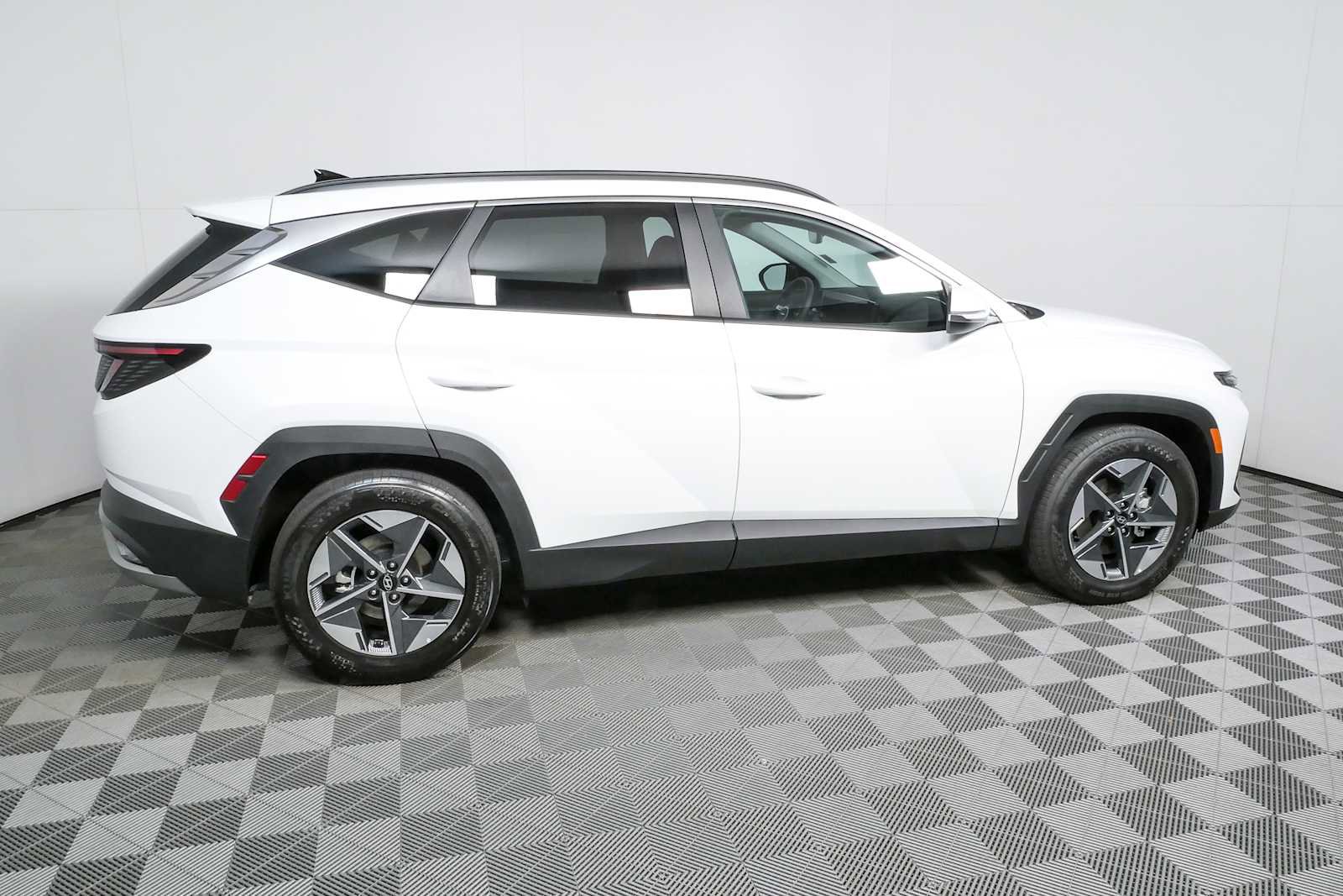 Certified 2025 Hyundai Tucson SEL FWD image 2