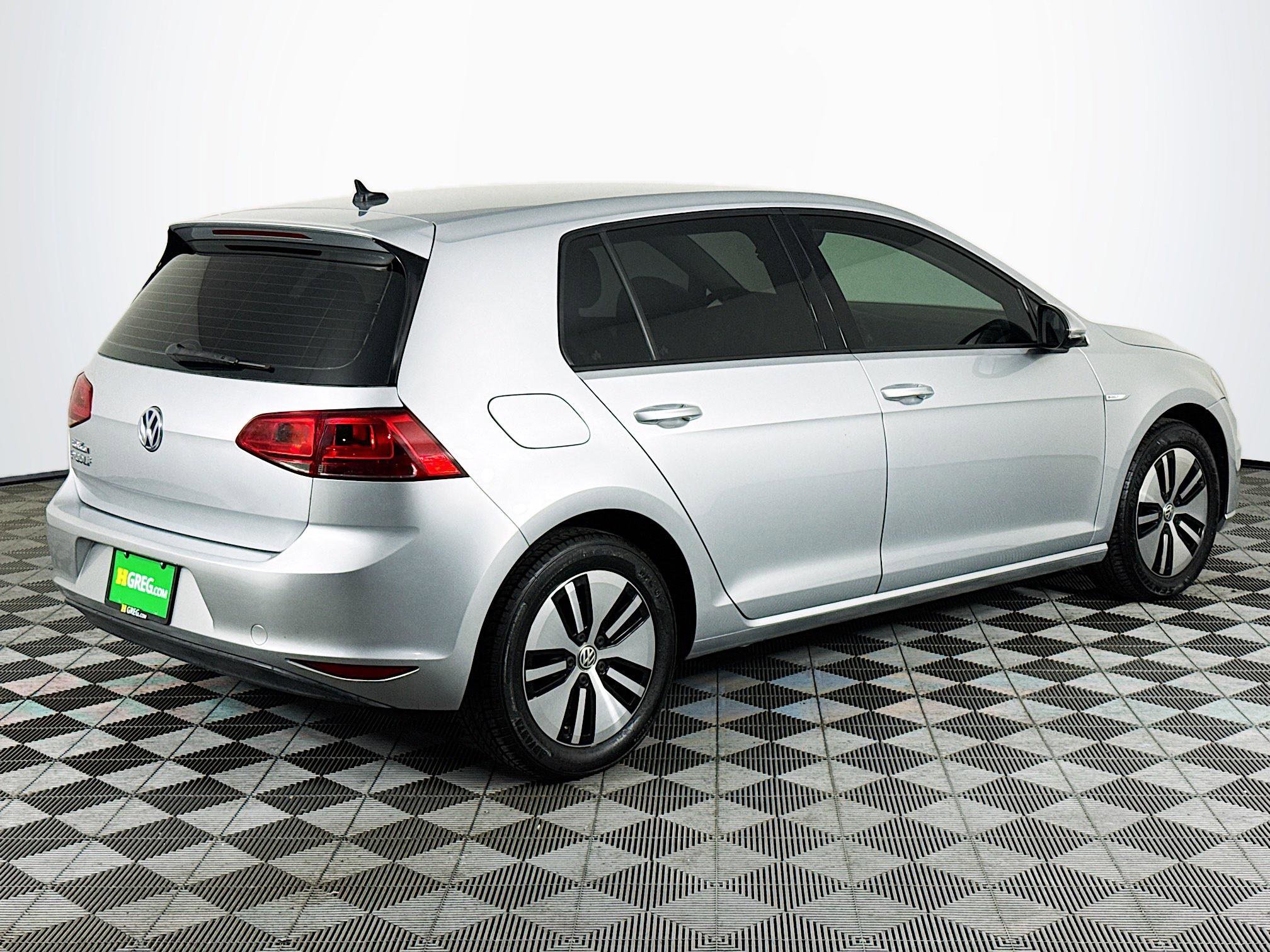 Used 2016 Volkswagen e-Golf SE w/ DC Fast Charging Package image 10